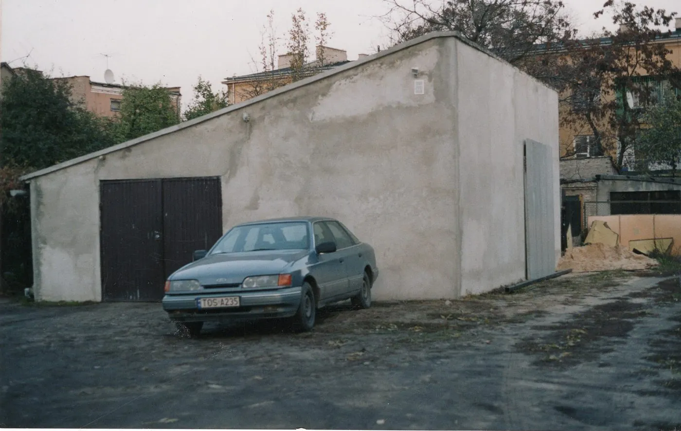 Pierwszy warsztat Autoserwisu Poznańscy w 1993 roku